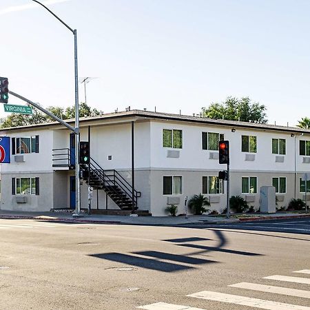 Motel 6-Modesto, Ca - Downtown Eksteriør bilde
