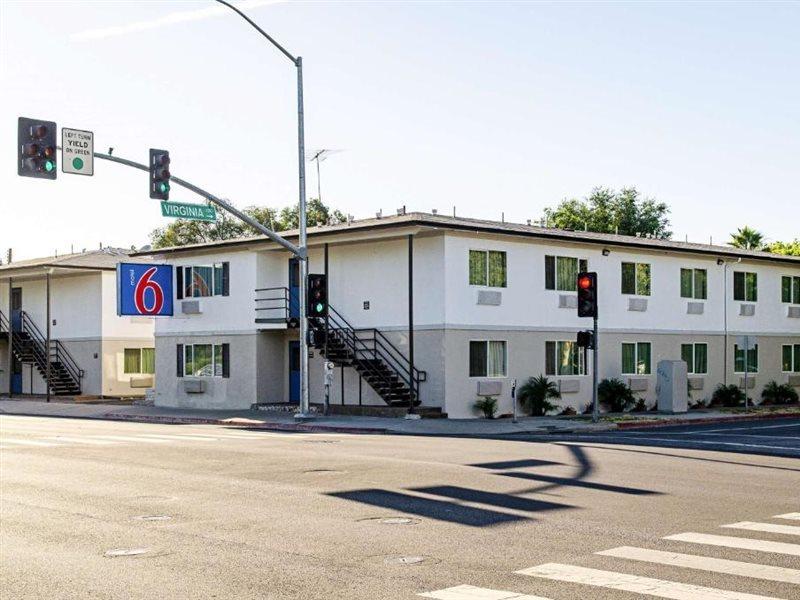 Motel 6-Modesto, Ca - Downtown Eksteriør bilde