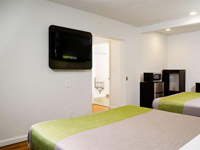 Motel 6-Modesto, Ca - Downtown Eksteriør bilde