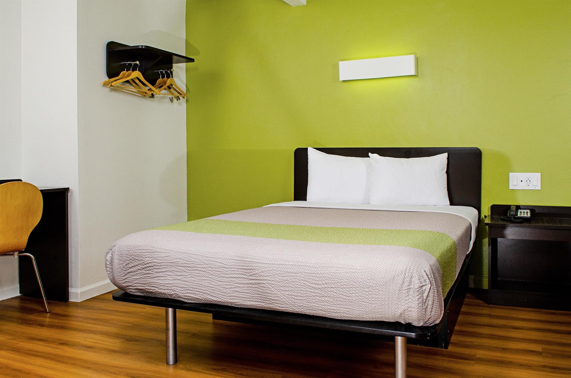 Motel 6-Modesto, Ca - Downtown Eksteriør bilde