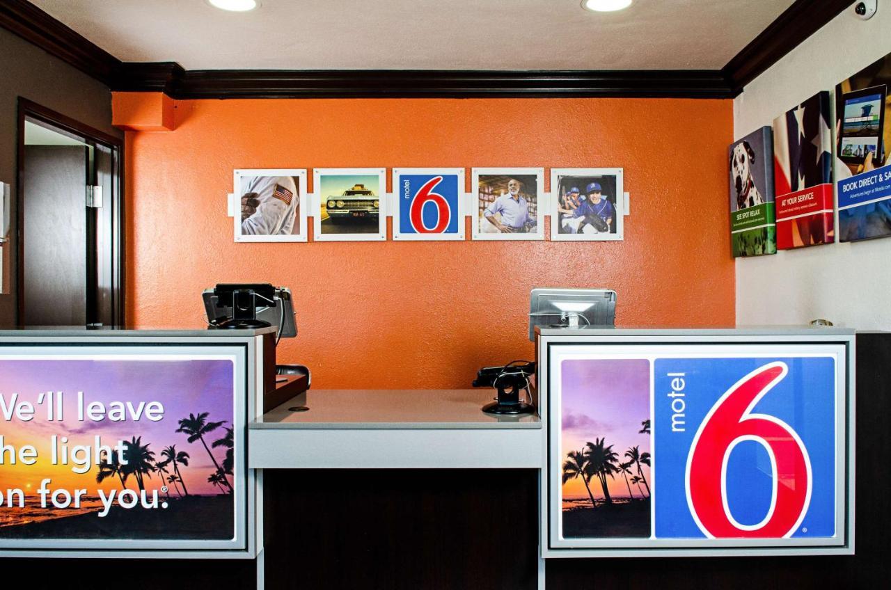 Motel 6-Modesto, Ca - Downtown Eksteriør bilde