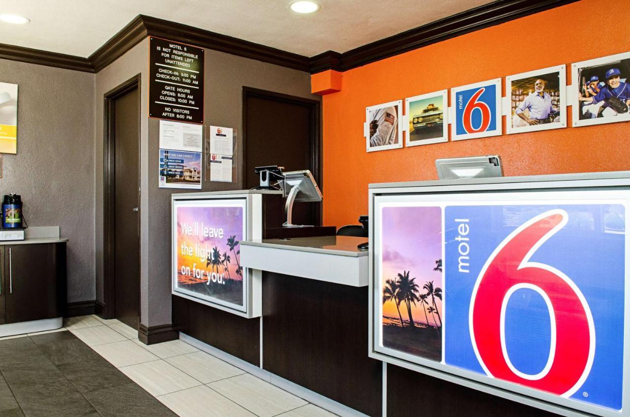 Motel 6-Modesto, Ca - Downtown Eksteriør bilde