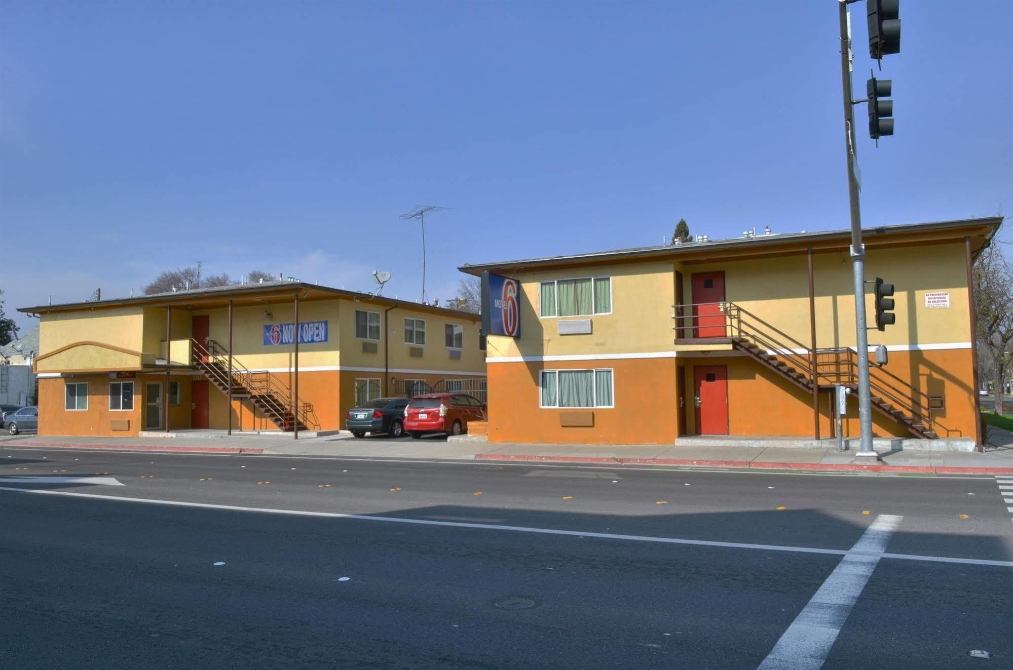 Motel 6-Modesto, Ca - Downtown Eksteriør bilde