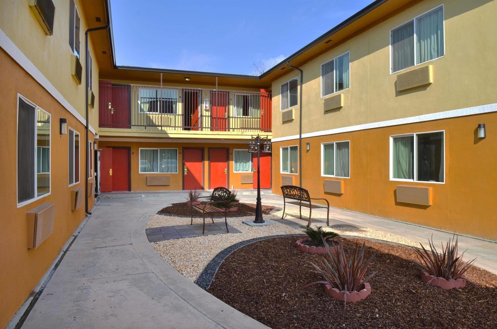 Motel 6-Modesto, Ca - Downtown Eksteriør bilde