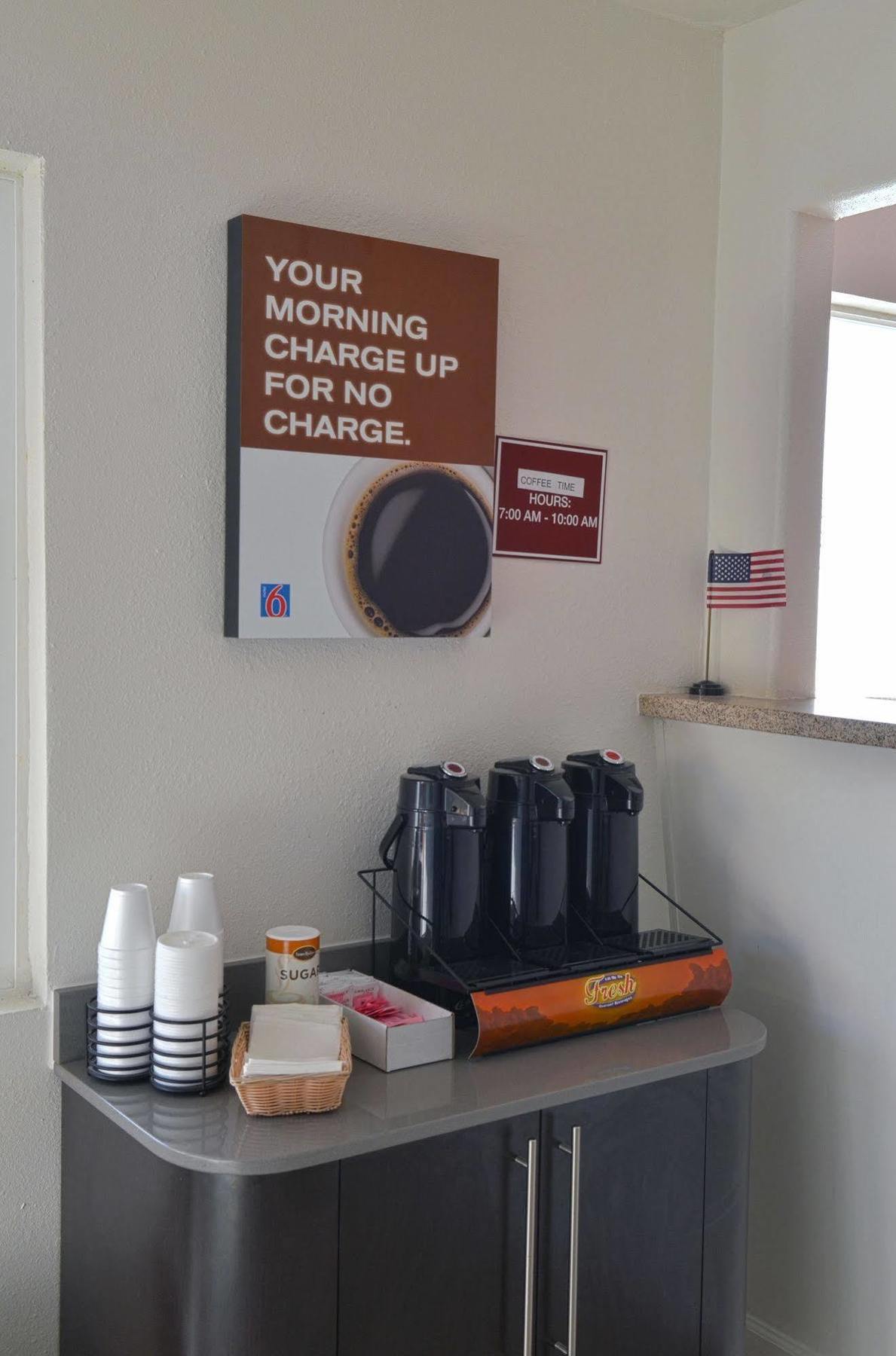 Motel 6-Modesto, Ca - Downtown Eksteriør bilde